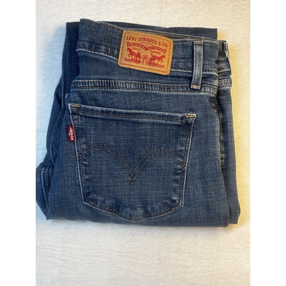 Levis‎ Jeans Womens 6 Blue Denim Classic Straight Medium Wash Pocket 28x28